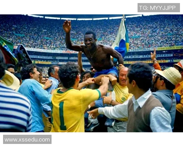 足球界的传奇人物与他们改变历史的辉煌瞬间